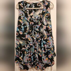 Sleeveless Paisley shirt with tie on back